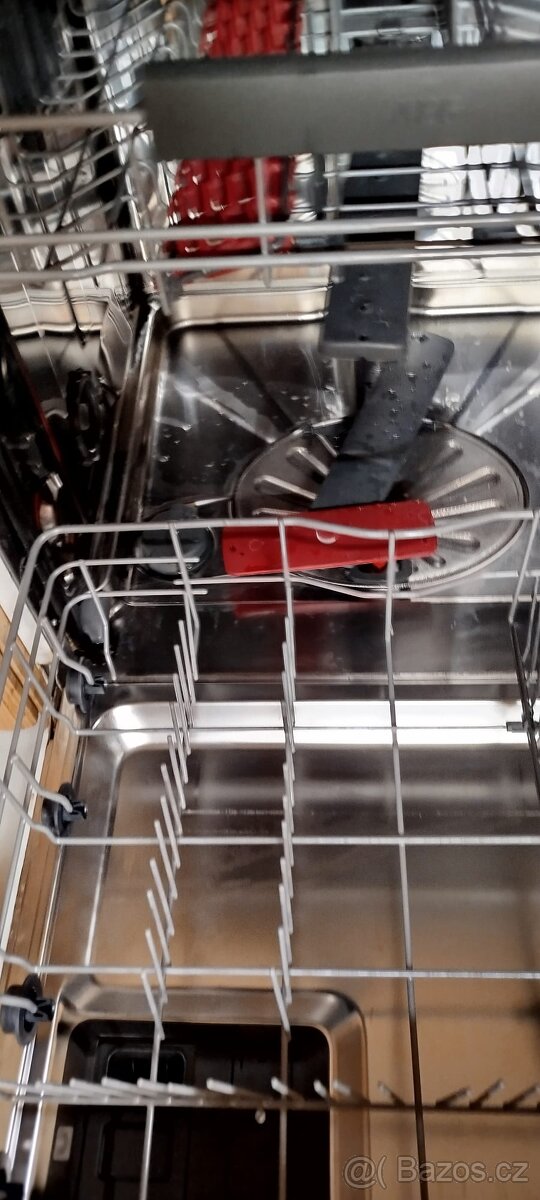 Myčka AEG samostatně stojící - 2
