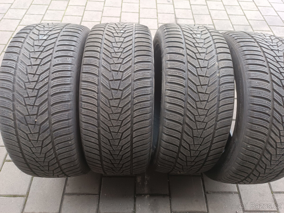Zimní pneu 285/45R20 112V HankookW330A - 2