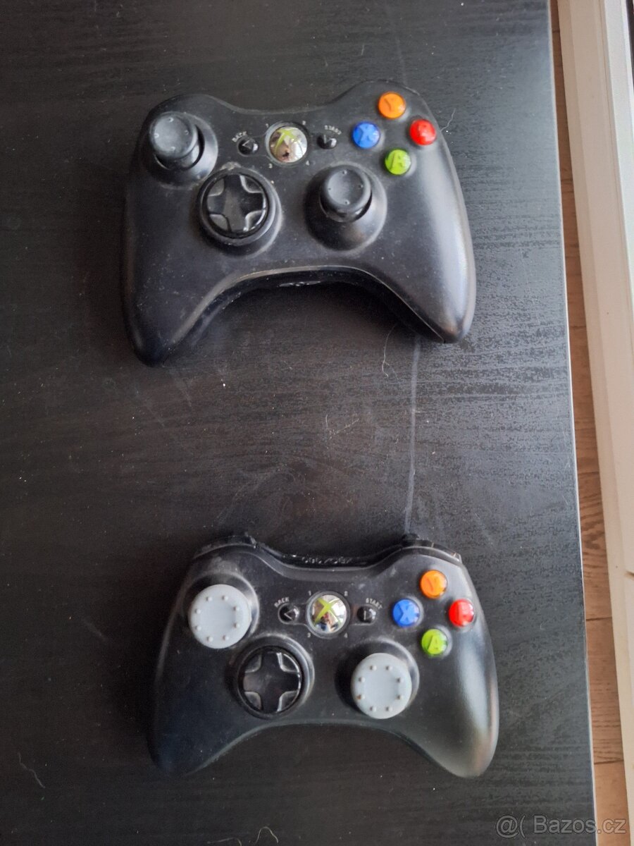 Xbox 360 + dva ovladače + Kinect - 2