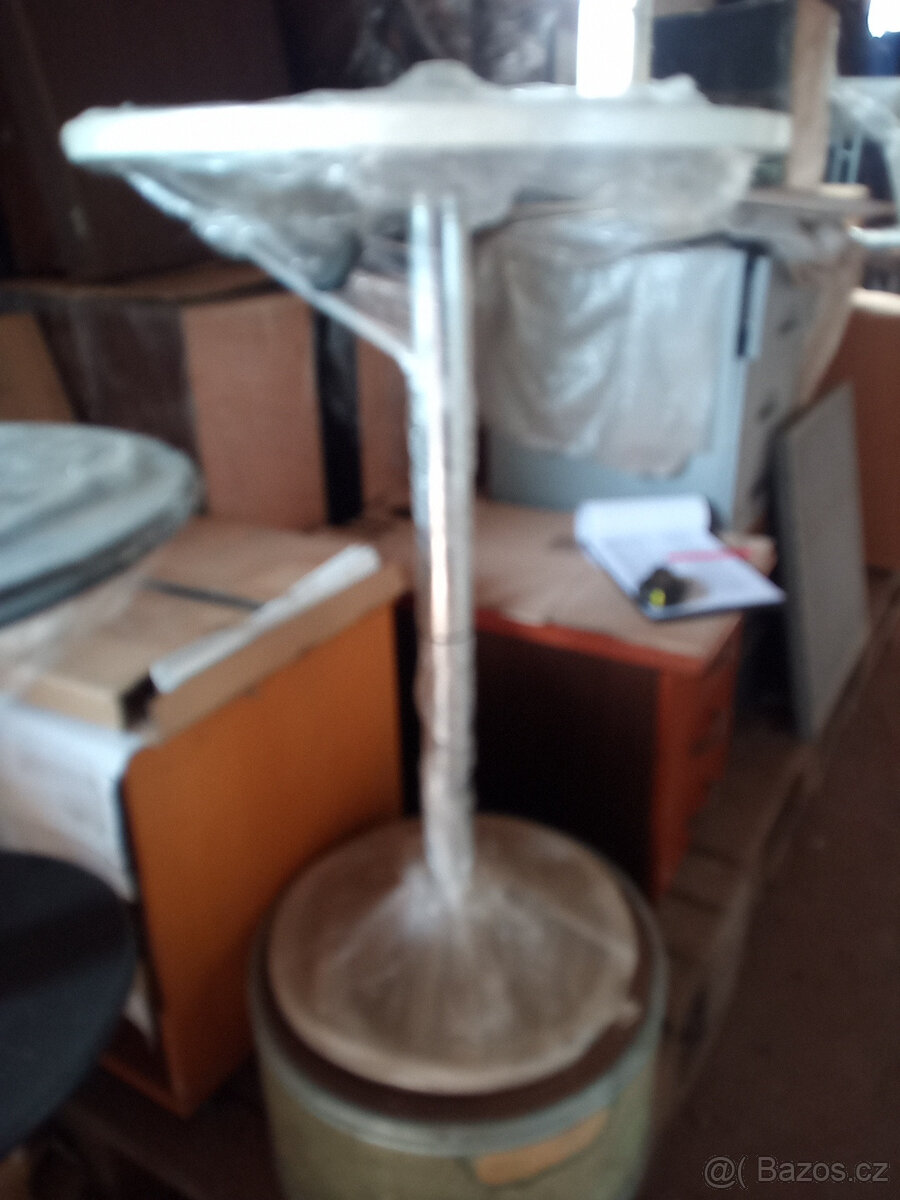 Prodám nový snackový stůl bílý se stavitelnou výškou - 2