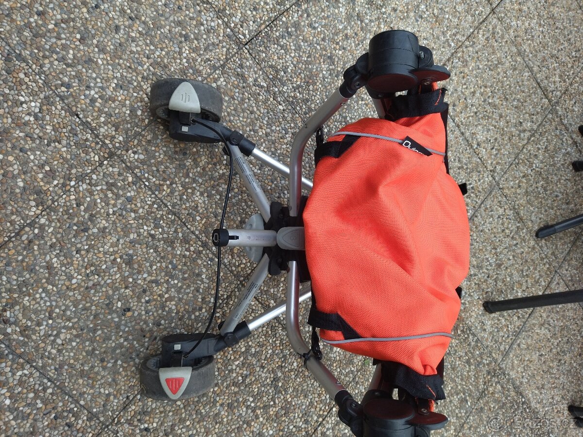 kočárek do letadla - 2