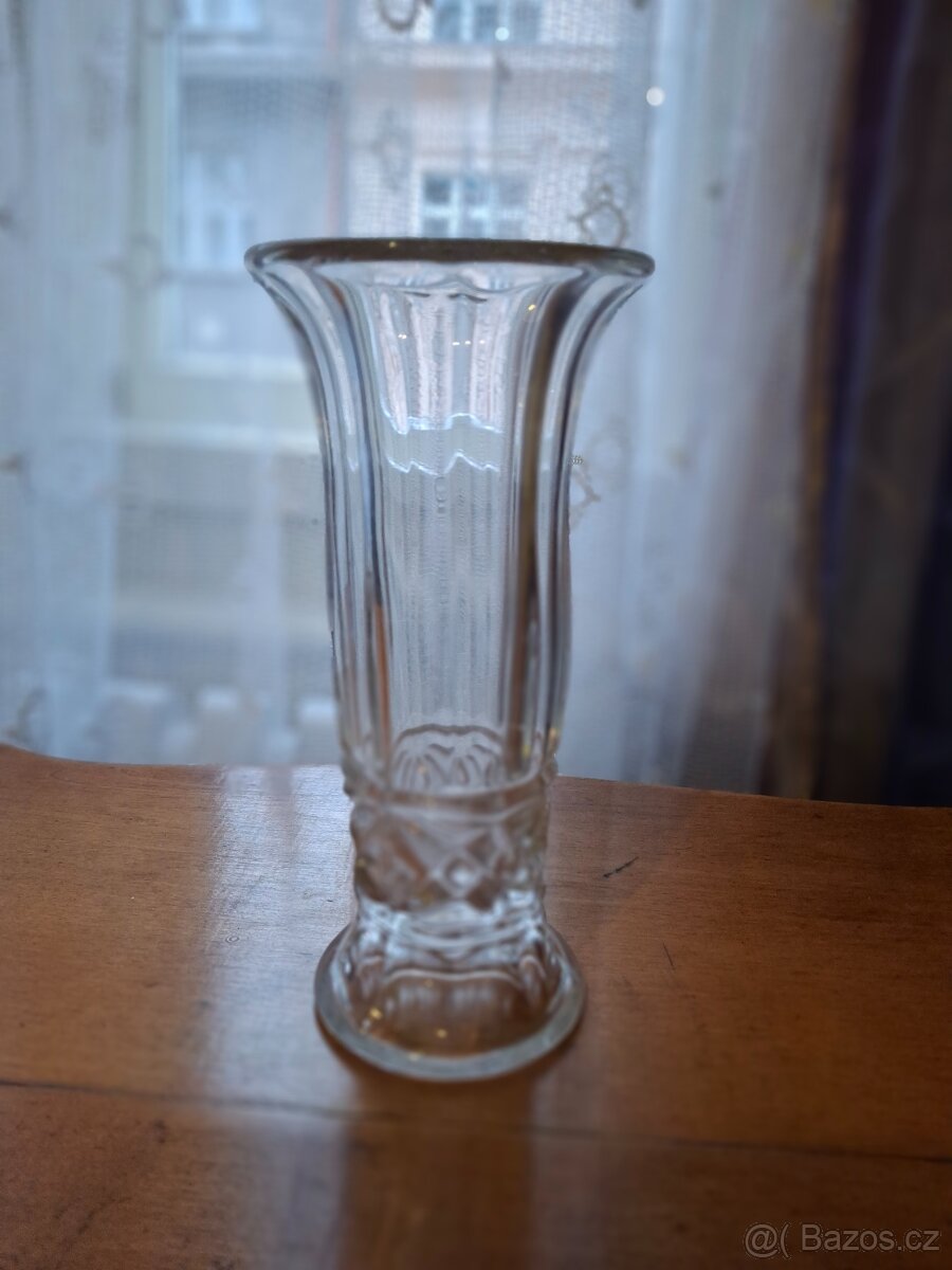 Starožitná sklenéná váza - 2