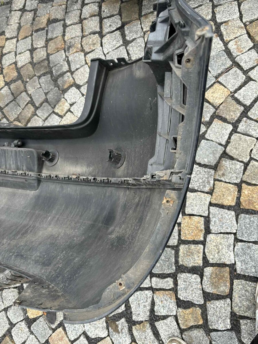 Vw golf V hatchback- Zadní nárazník - 2