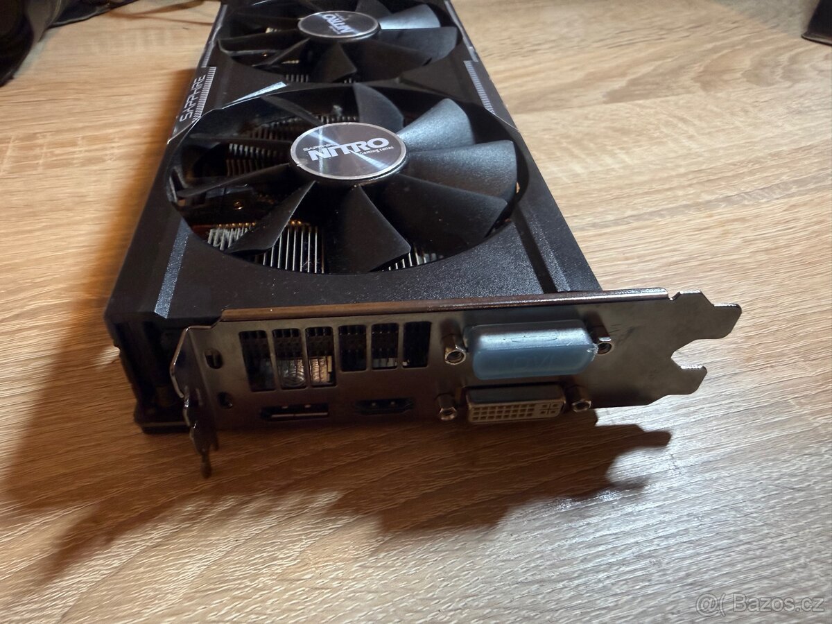 grafickou kartu Sapphire Nitro R9 380X 4GB. - 2
