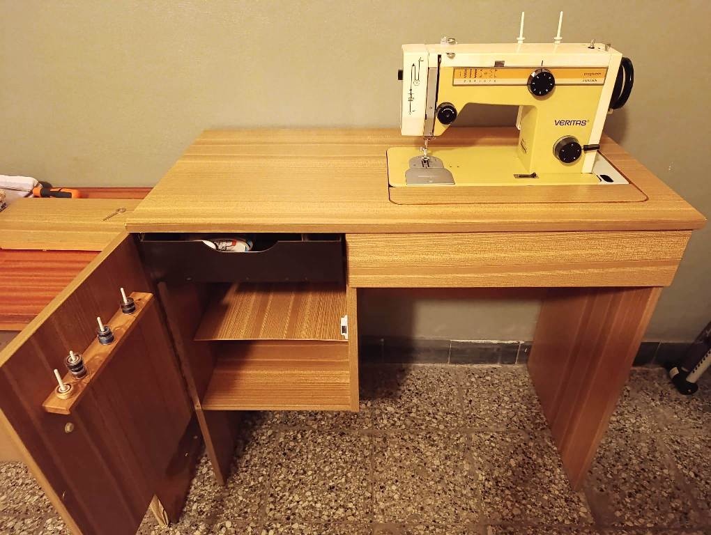 Prodám šicí stroj Veritas se stolem - 2