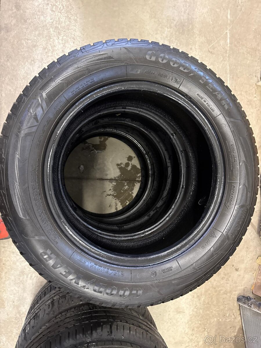 Pneu ZIMNÍ Goodyear UltraGrip 215/60/16 - 2