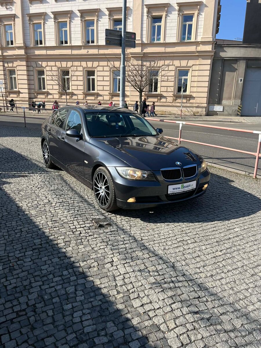 BMW 320i 2.0 benzín - 2
