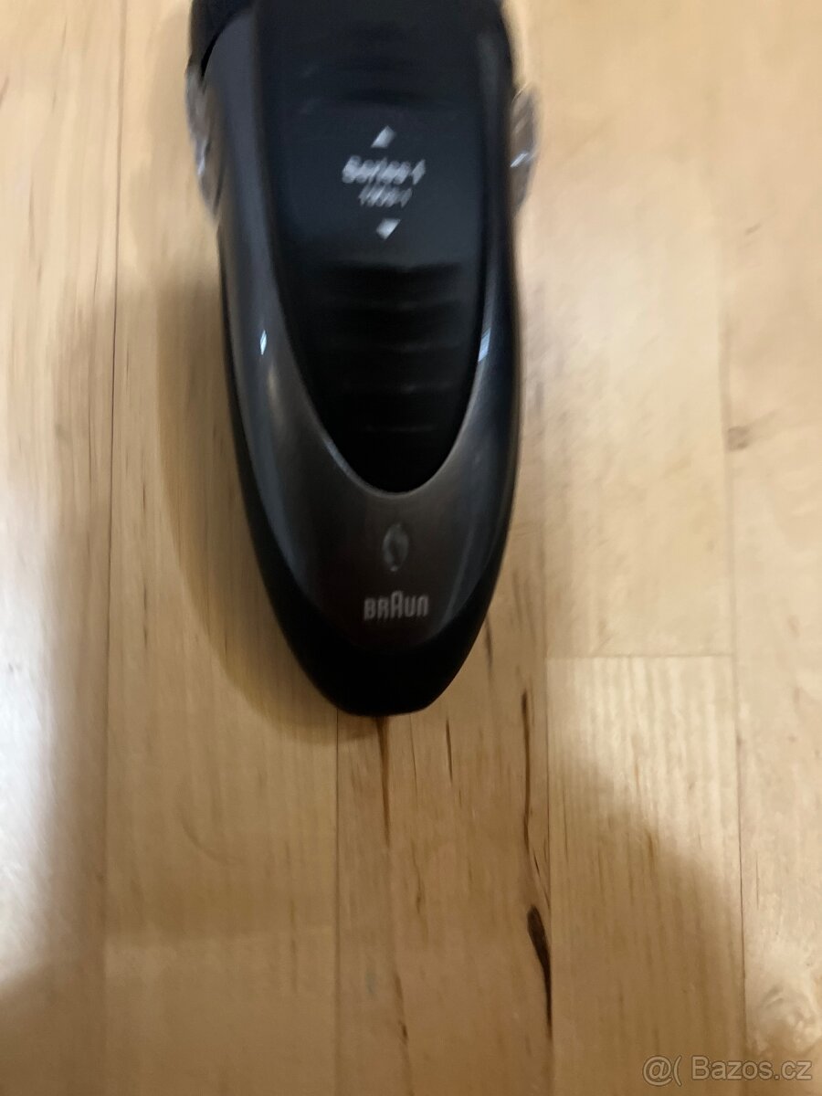 Prodám holící strojek Braun - 2