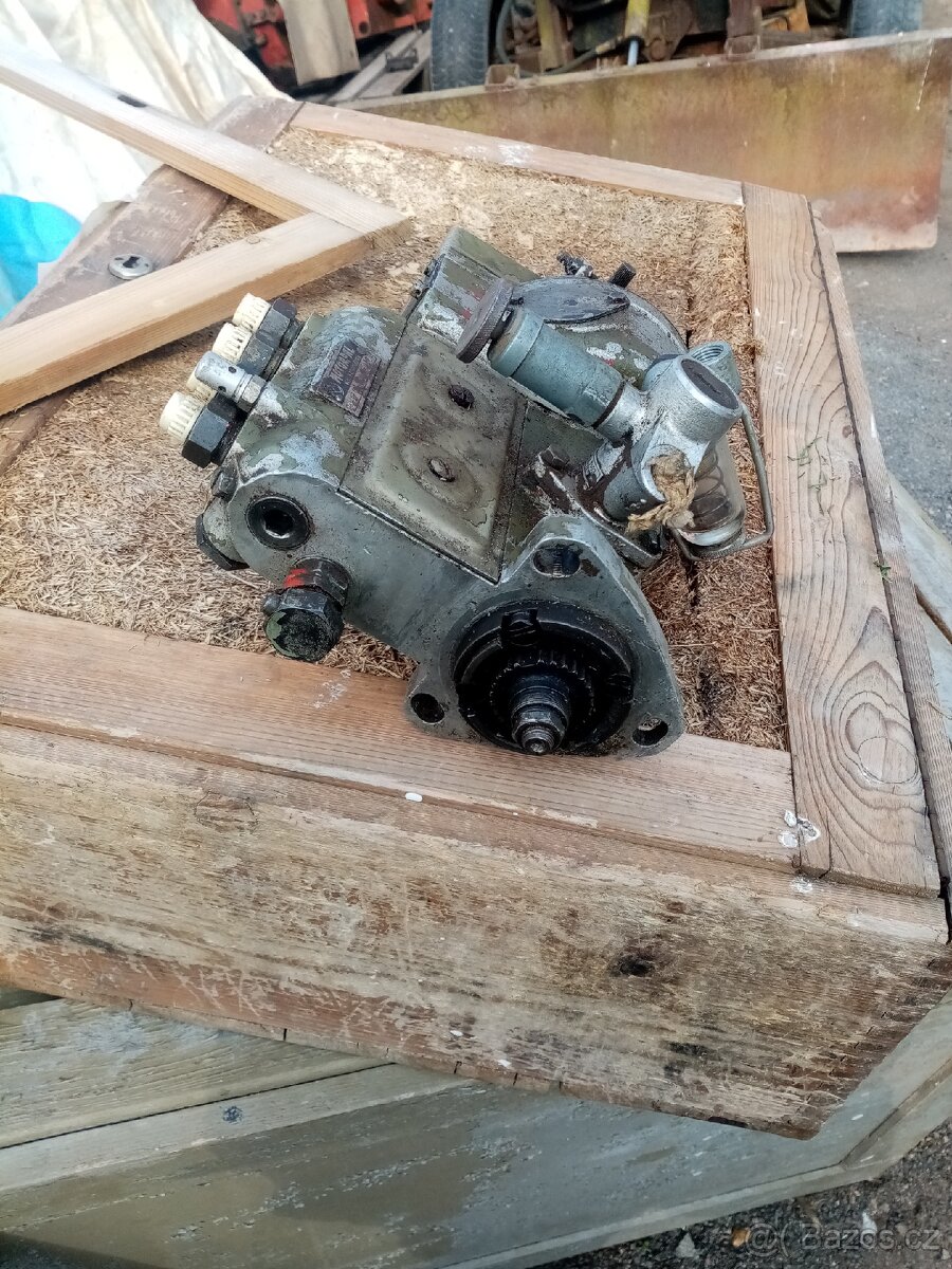Střikovaci čerpadlo traktor Zetor 5511 - 2