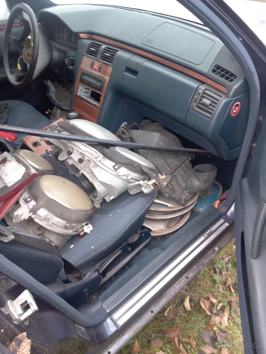 Mercedes Benz E W210 - 2