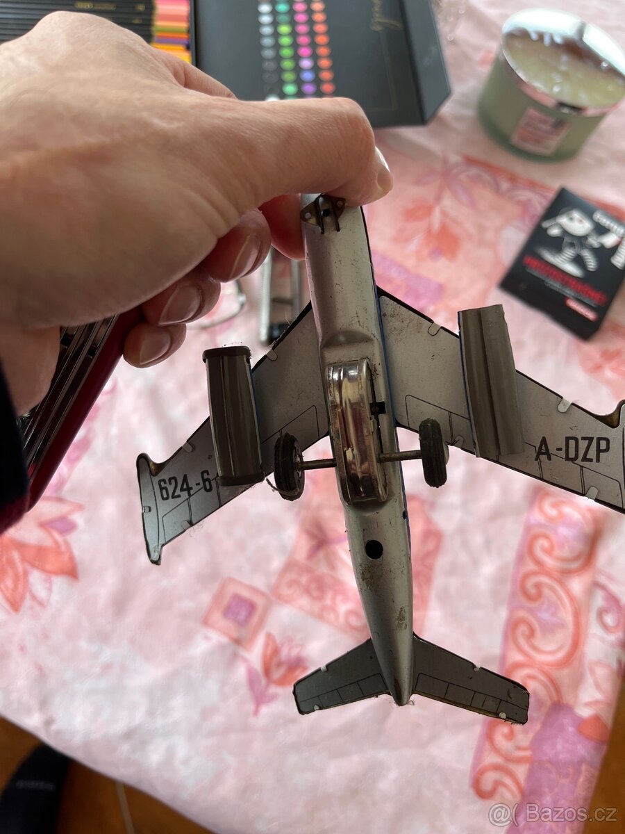 plechové letadlo ORIENT AIR LINES 624-6 A‑DZP – - 2