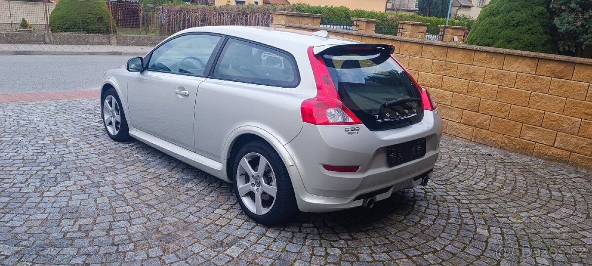 Volvo C30 2.0 diesel 110kw D3, 5 válec,r-design,2010 - 2