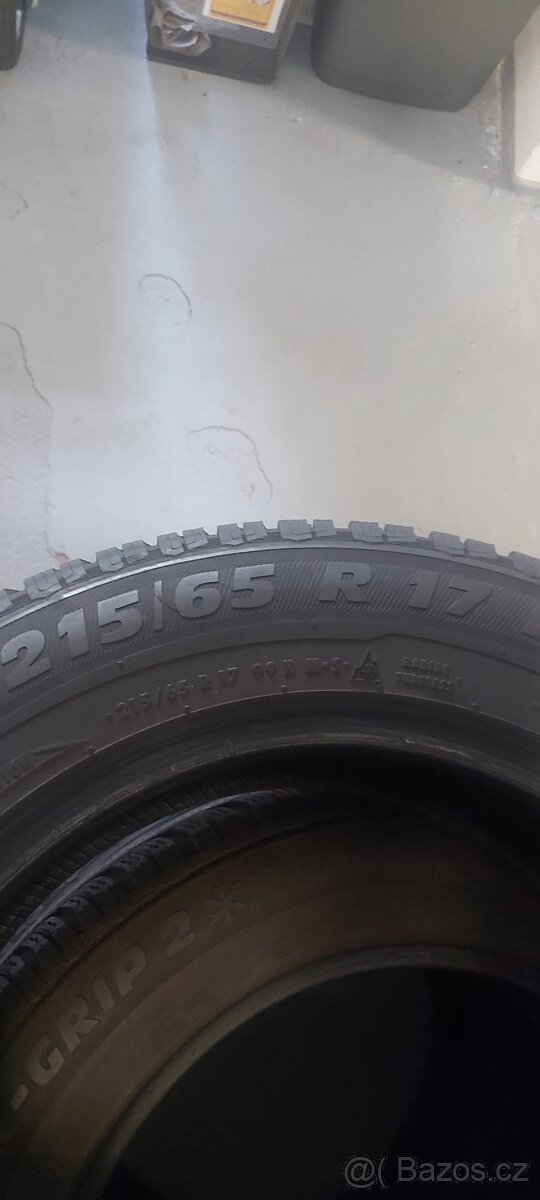 Zimní pneu R17 215/65/17 - 2