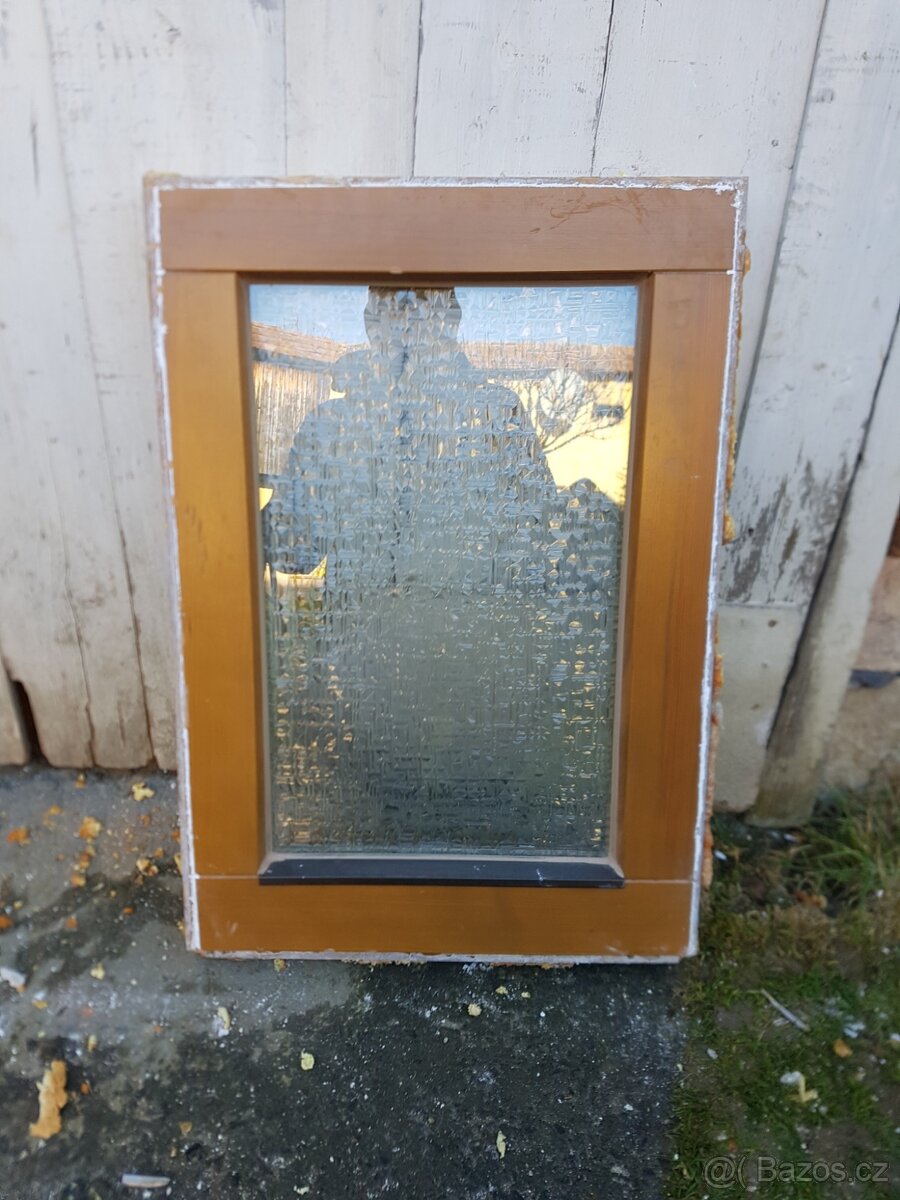 Dřevěné modřínové okno fixní 50 x 73 cm - 2