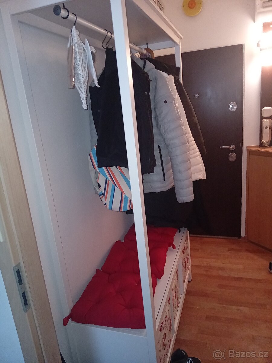 Předsíňová stěna - 2