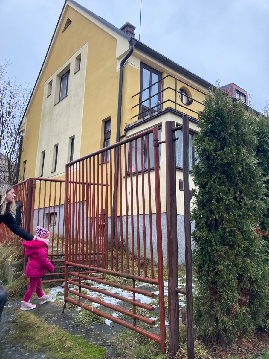 DŮM SE ZAHRADOU A GARÁŽÍ - 2