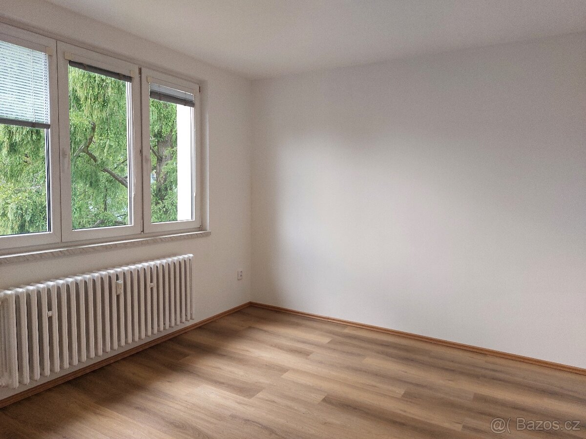 Pronájem bytu 2+1, 51 m² - ulice Dělnická, Olomouc - 2