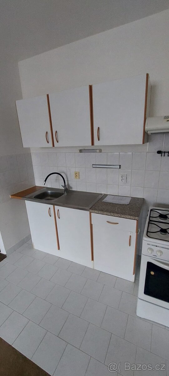 Kuchyňská linka + sporák - 2