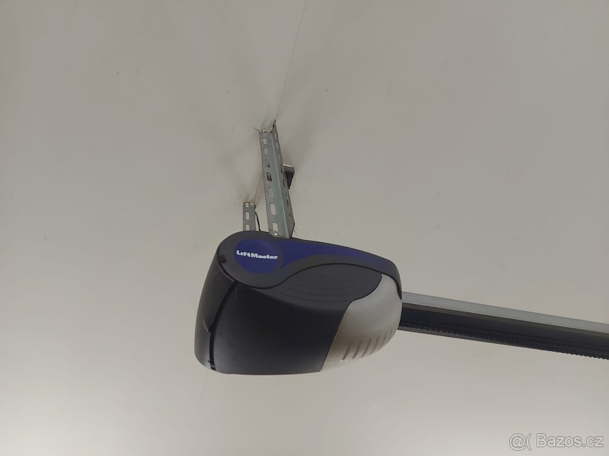 Garážová vrata - sekční - 2