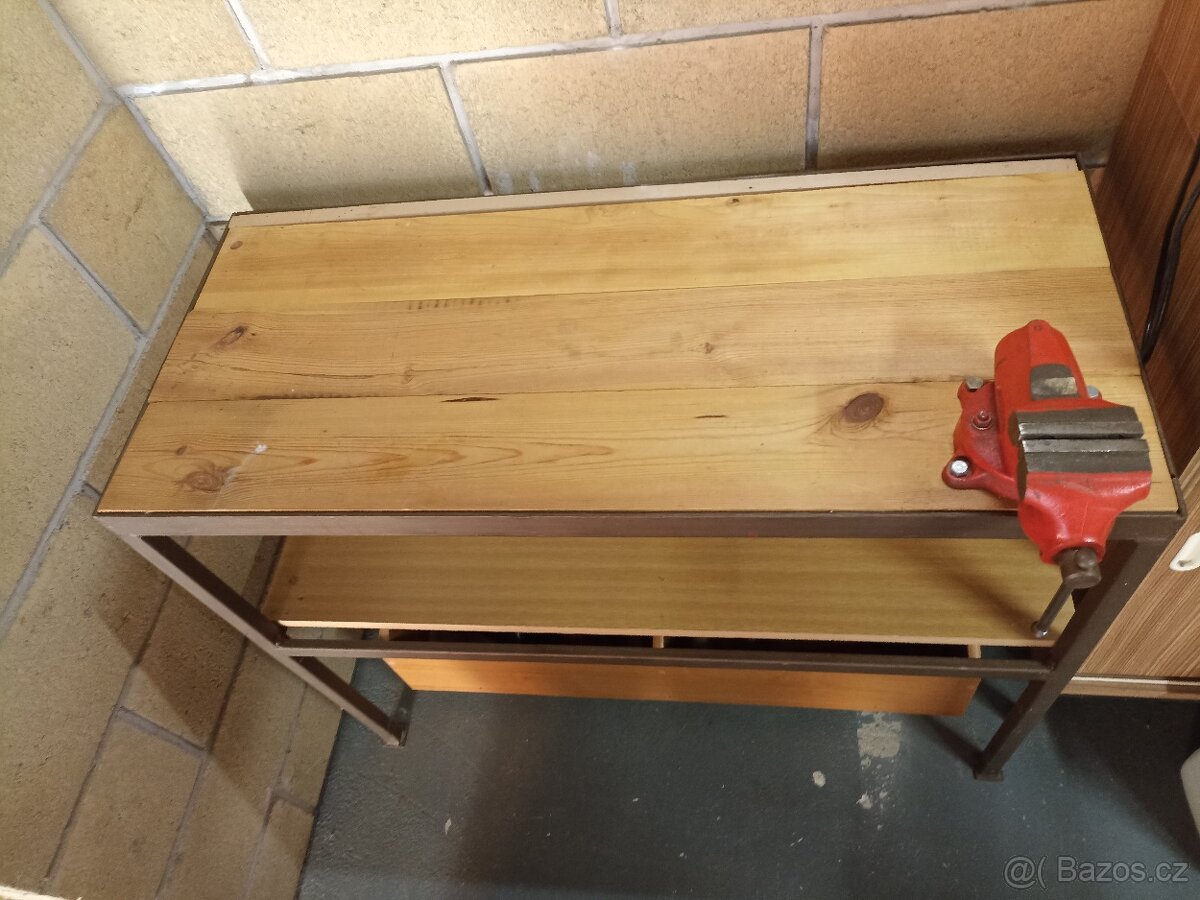 Dílenský stůl se svěrákem - 2