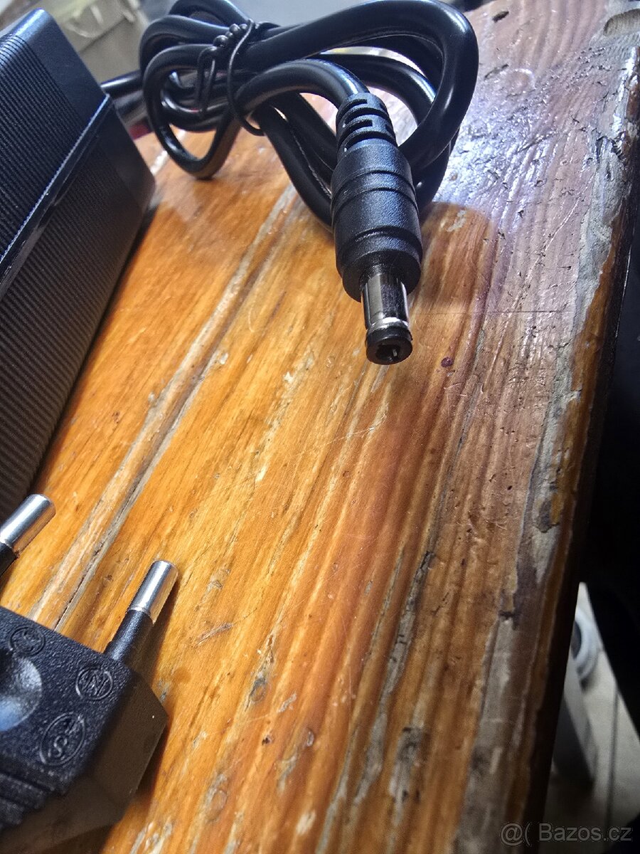 Nabiječka baterií 36V (42V) 4A rychlá - 2