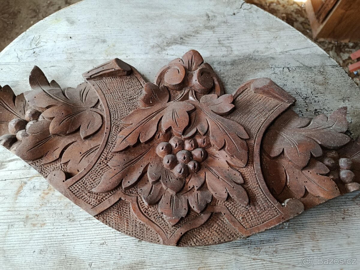 Starožitná dřevěná řezba - 2