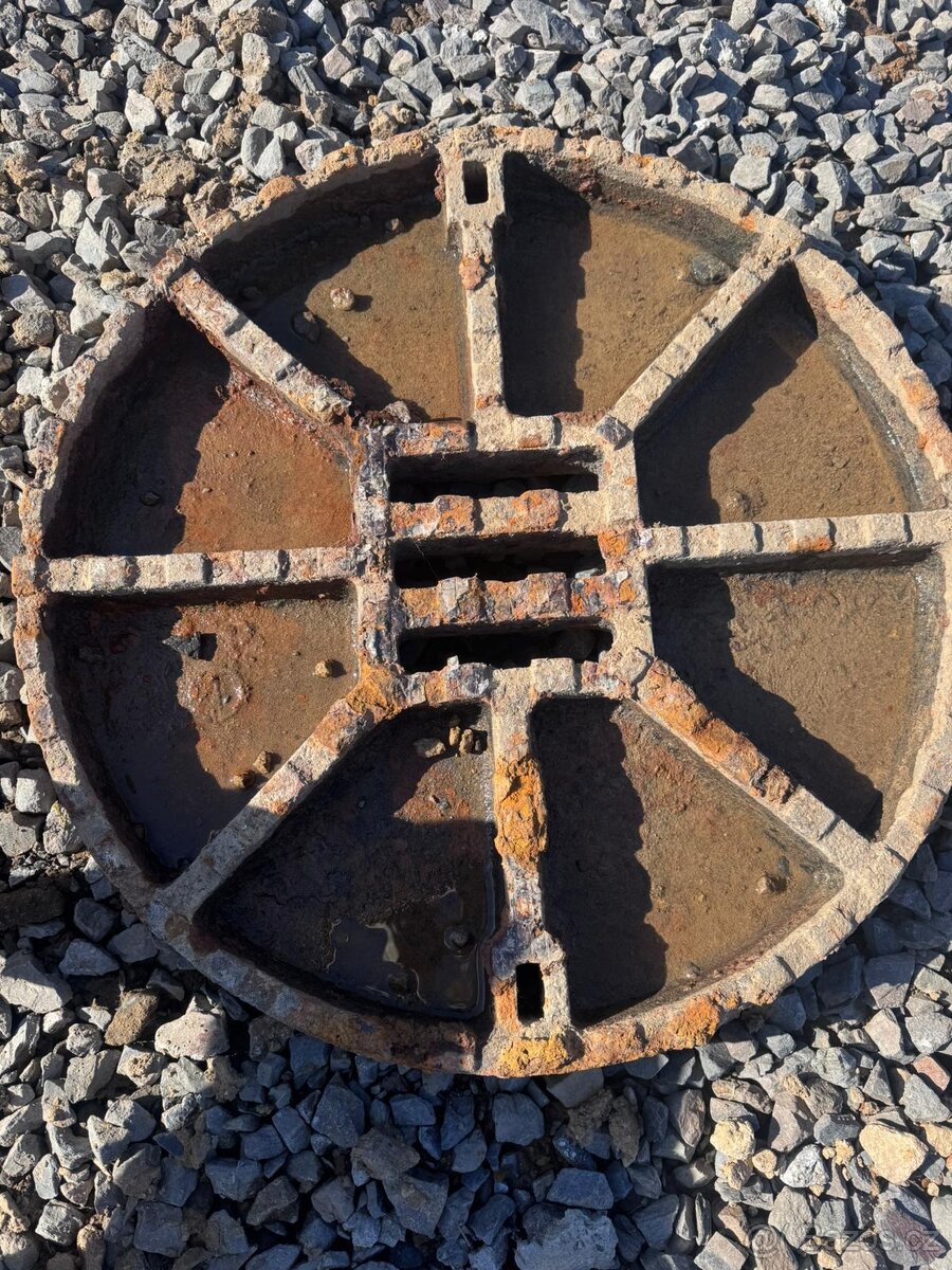 Kanalizační poklop - 2