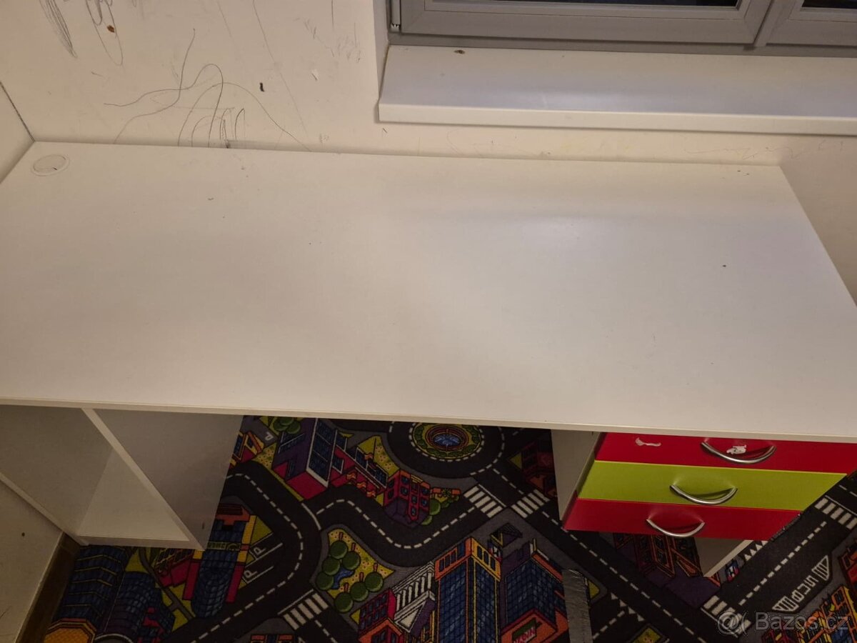 Pracovní stůl dětský - 2