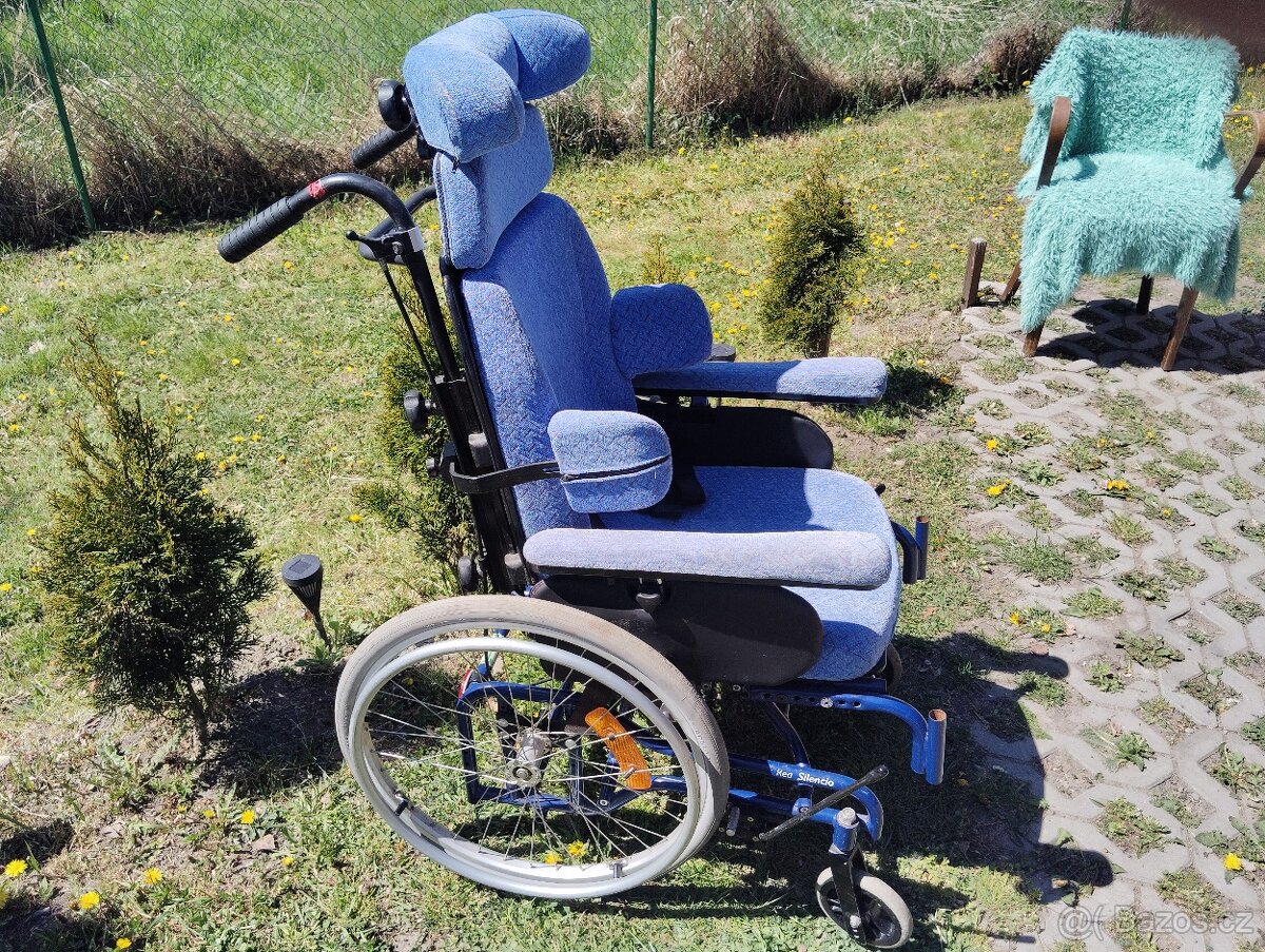 Invalidní vozík polstrovaný - 2