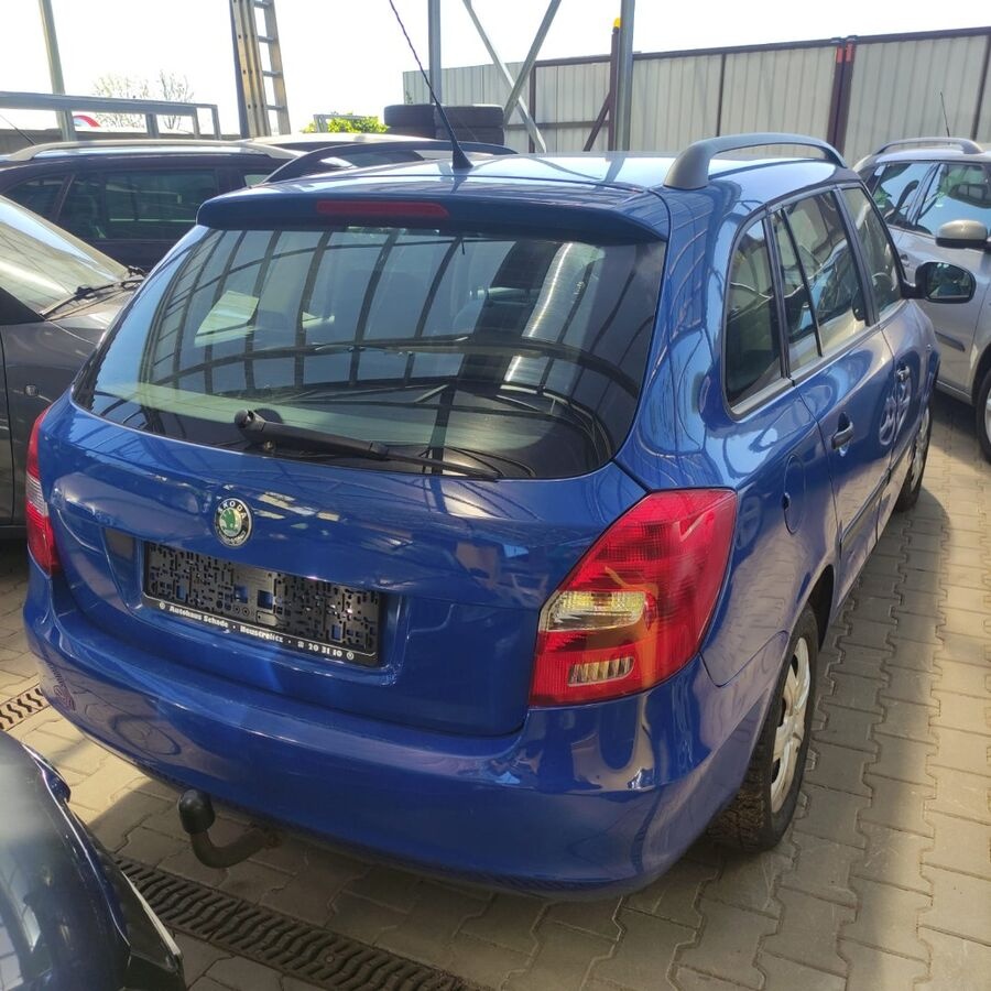 Skoda Fabia 2 1.4 MPI kombi modrá - 2