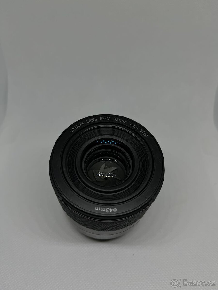Canon EF-M 32mm f/1.4 STM - 2