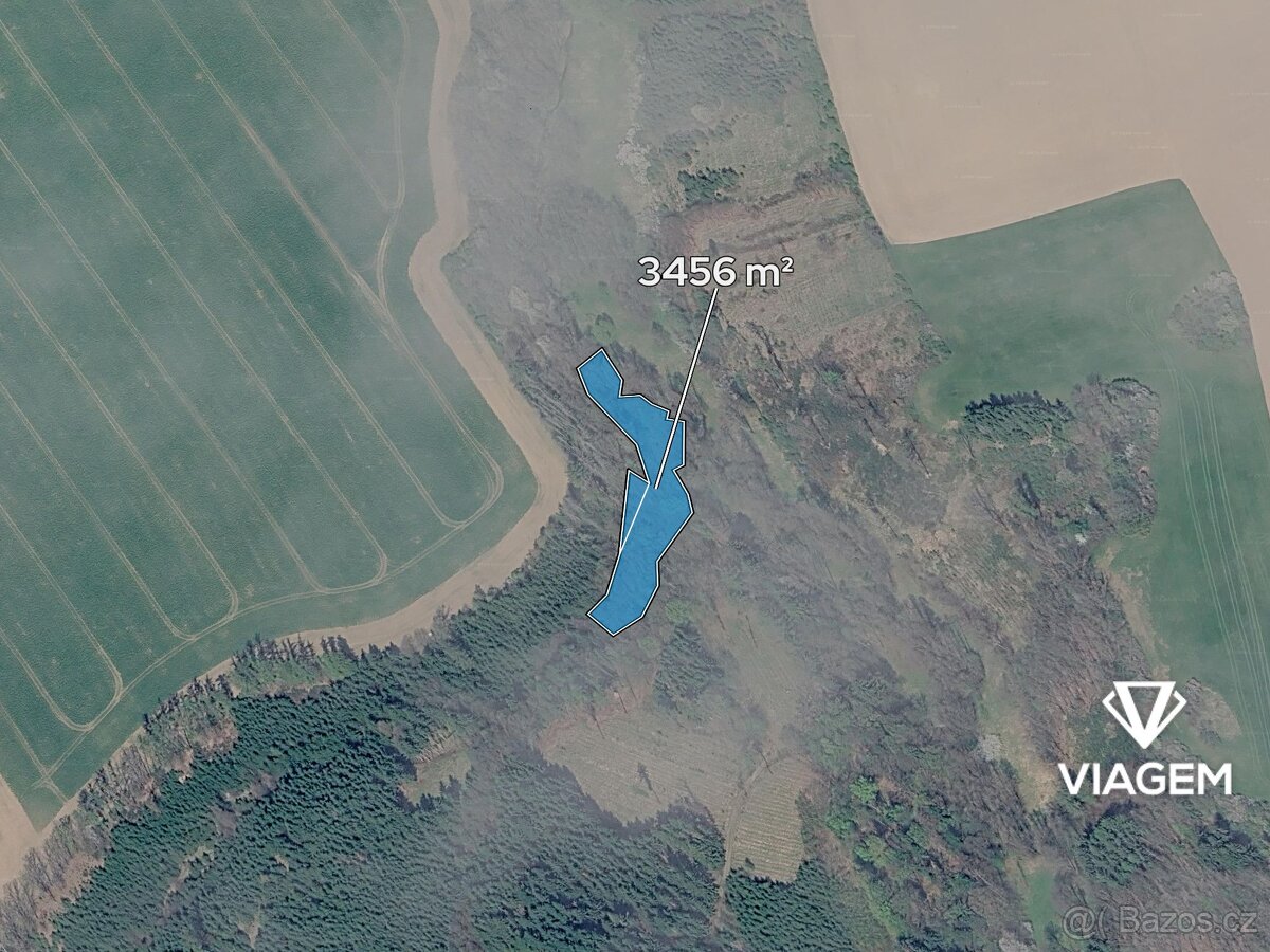 Les 3 456 m², Podíl 71 % o výměře 593 m² - 2