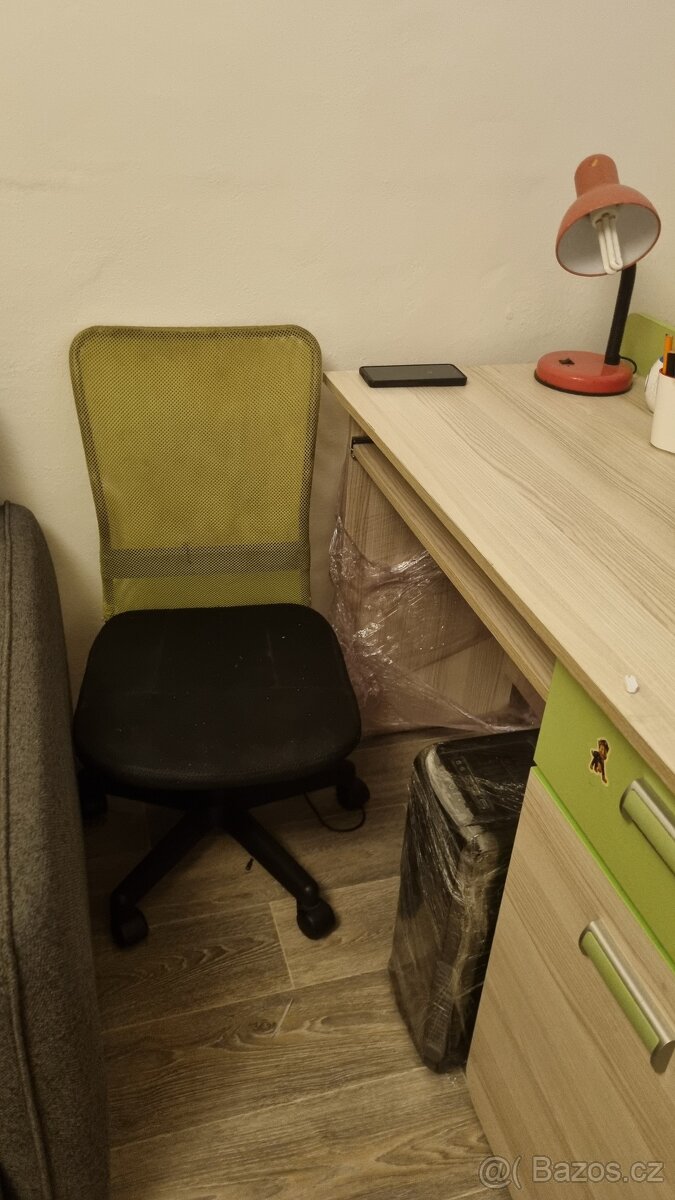 Psací/PC stůl se židlí - 2