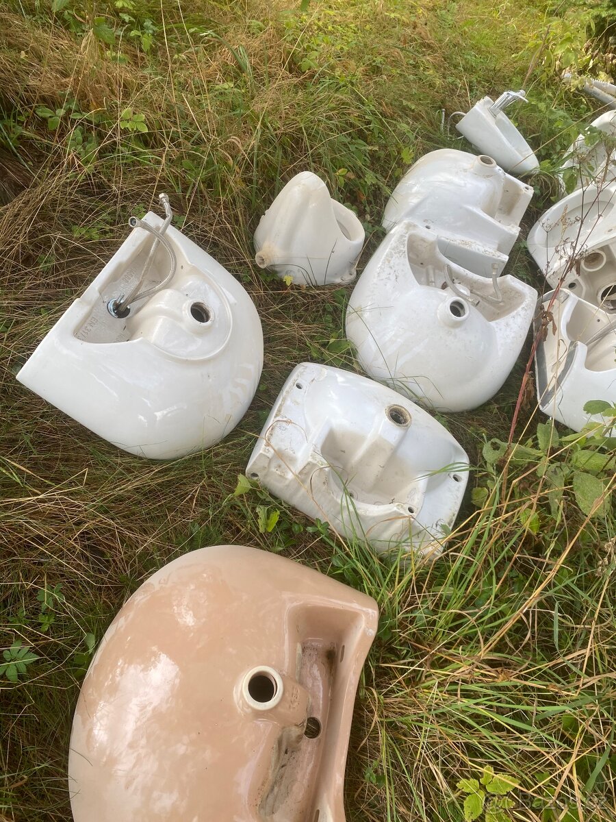 UMÝVADLA, TOALETY, PISOÁRY - 2