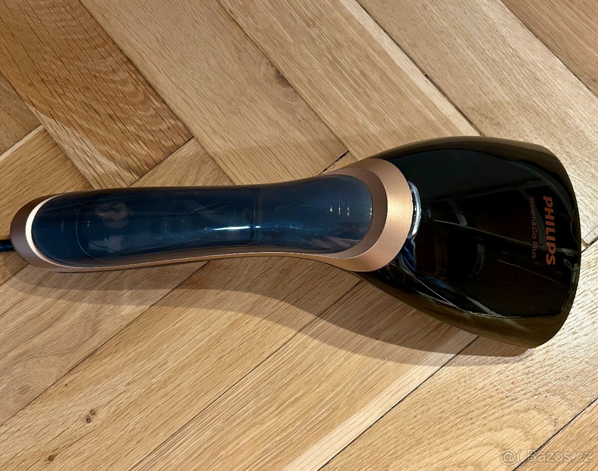 Parní napařovač oděvů Philips GC362/80 Steam&Go - 2