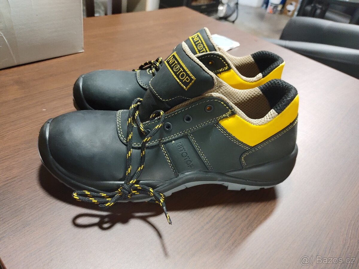 Nové, nepoužité pracovní boty, vel. 43 / 9 - 2