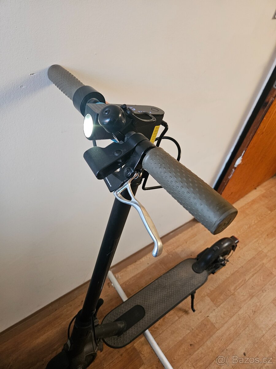 Elektrokoloběžka Xiaomi Mi Electric Scooter 3 - 2