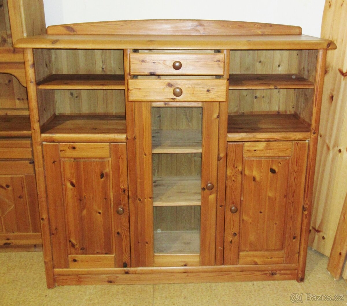 Komoda z borovice prosklené dveře - celomasiv - 2