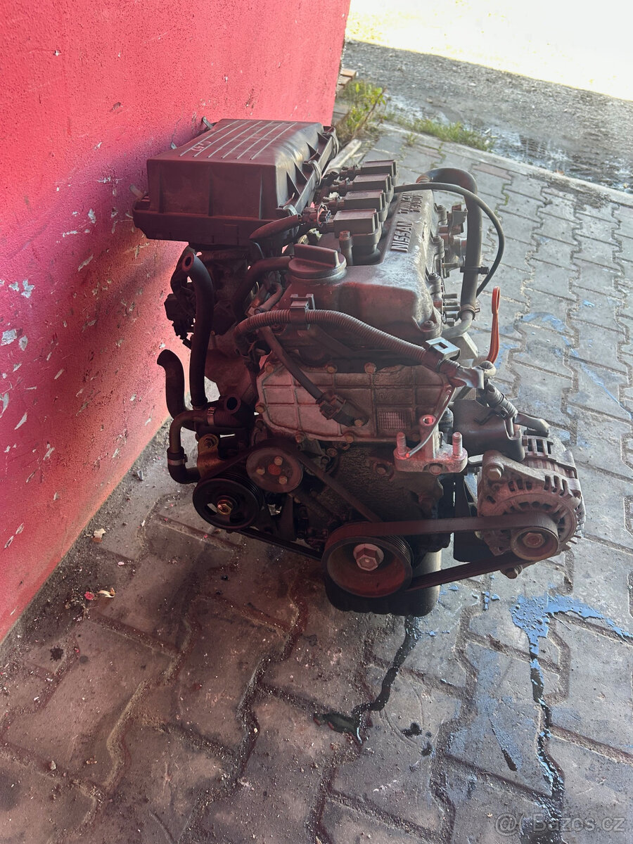 Motor Nissan Micra 1,0i 44KW CG10 kompletní prodám - 2