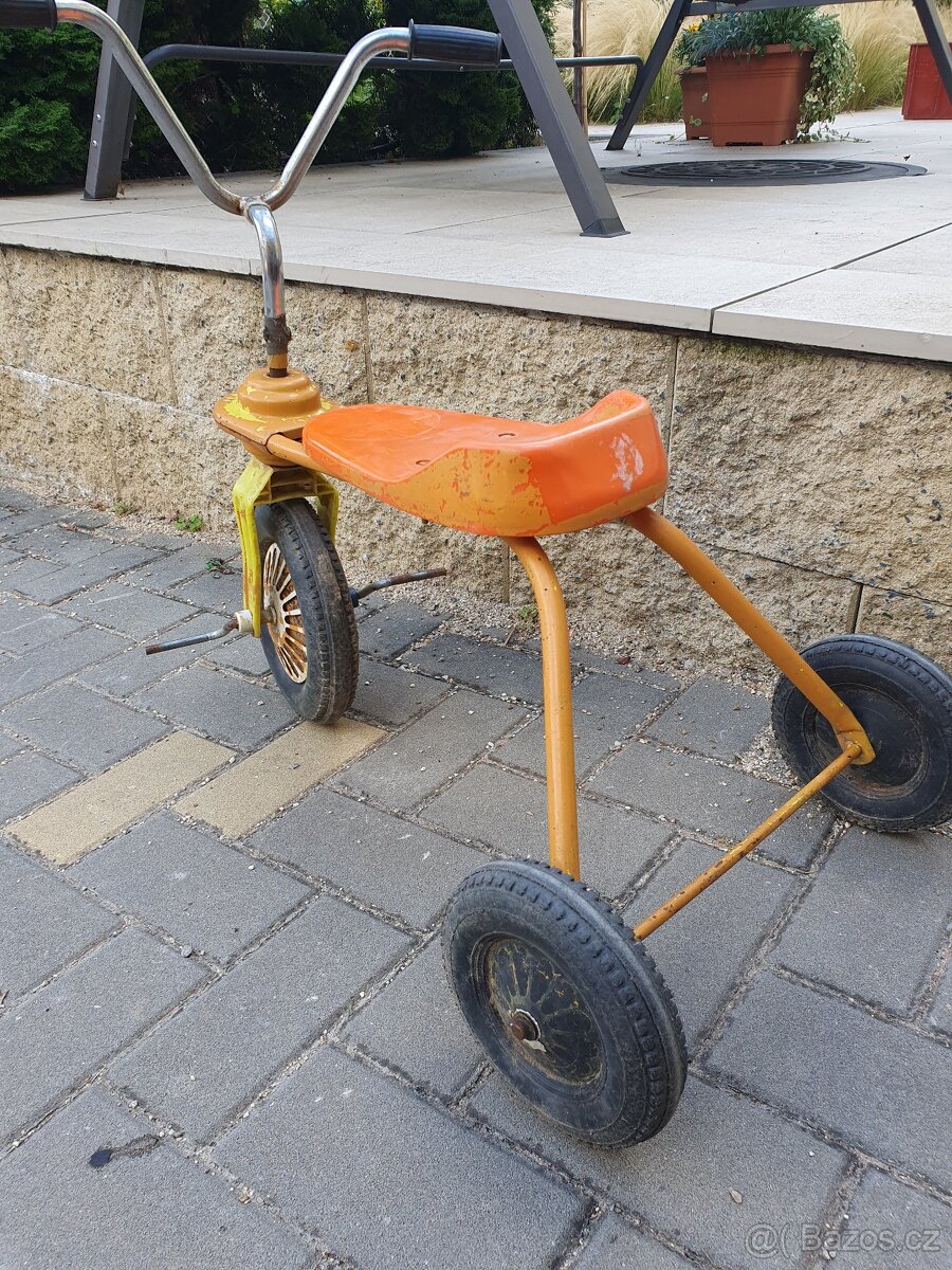 Retro / starý / šlapací / odrážedlo - 2