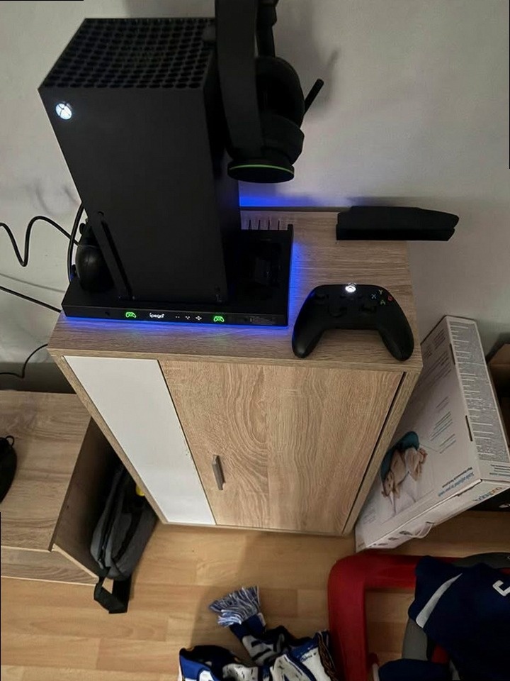 Xbox Series X 1TB s příslušenstvím - 2