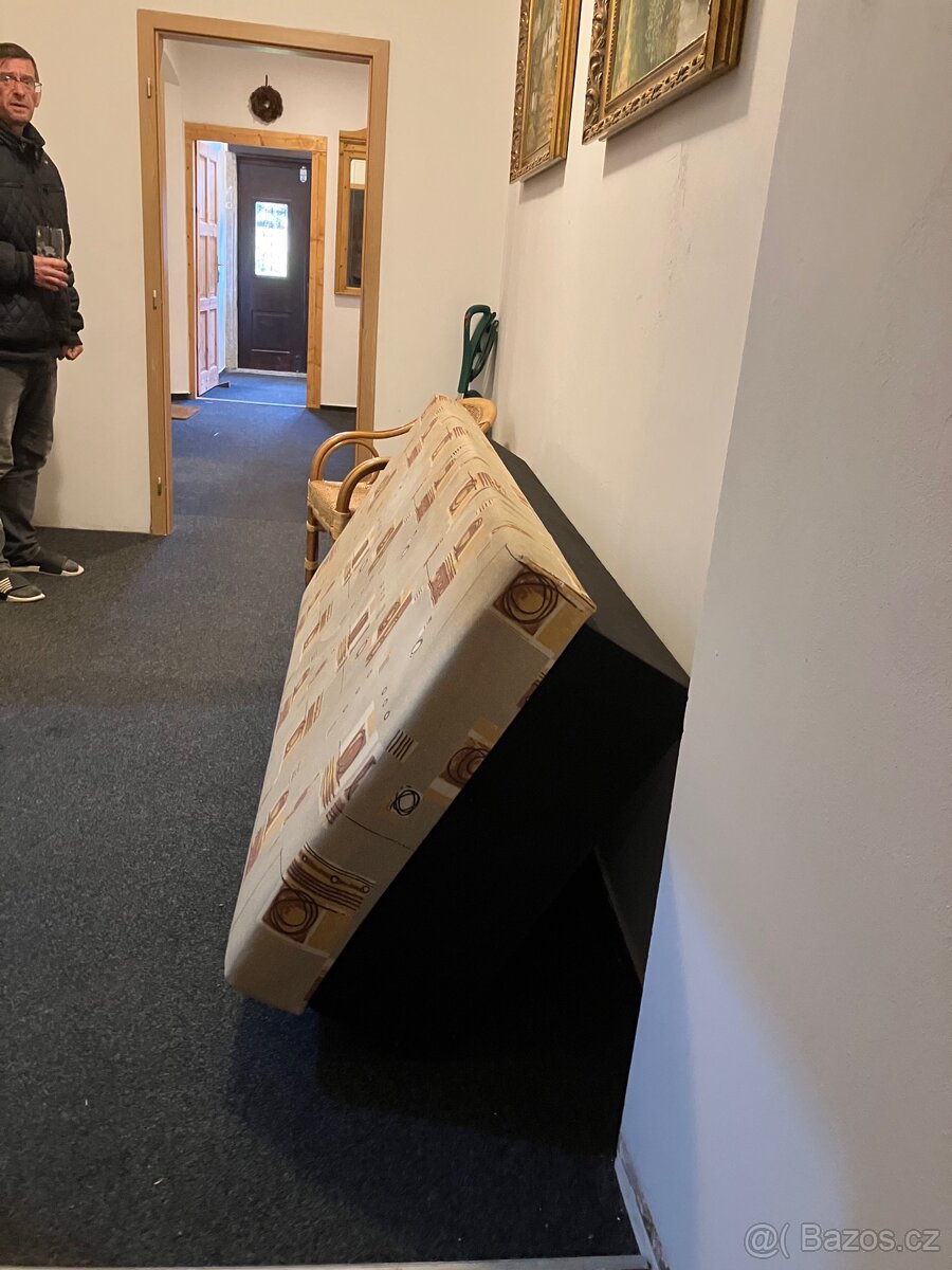 Postel s úložným prostorem - 2