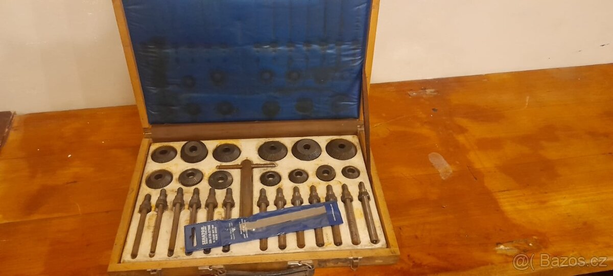 Prodám sadu na servis Trabantu - 2