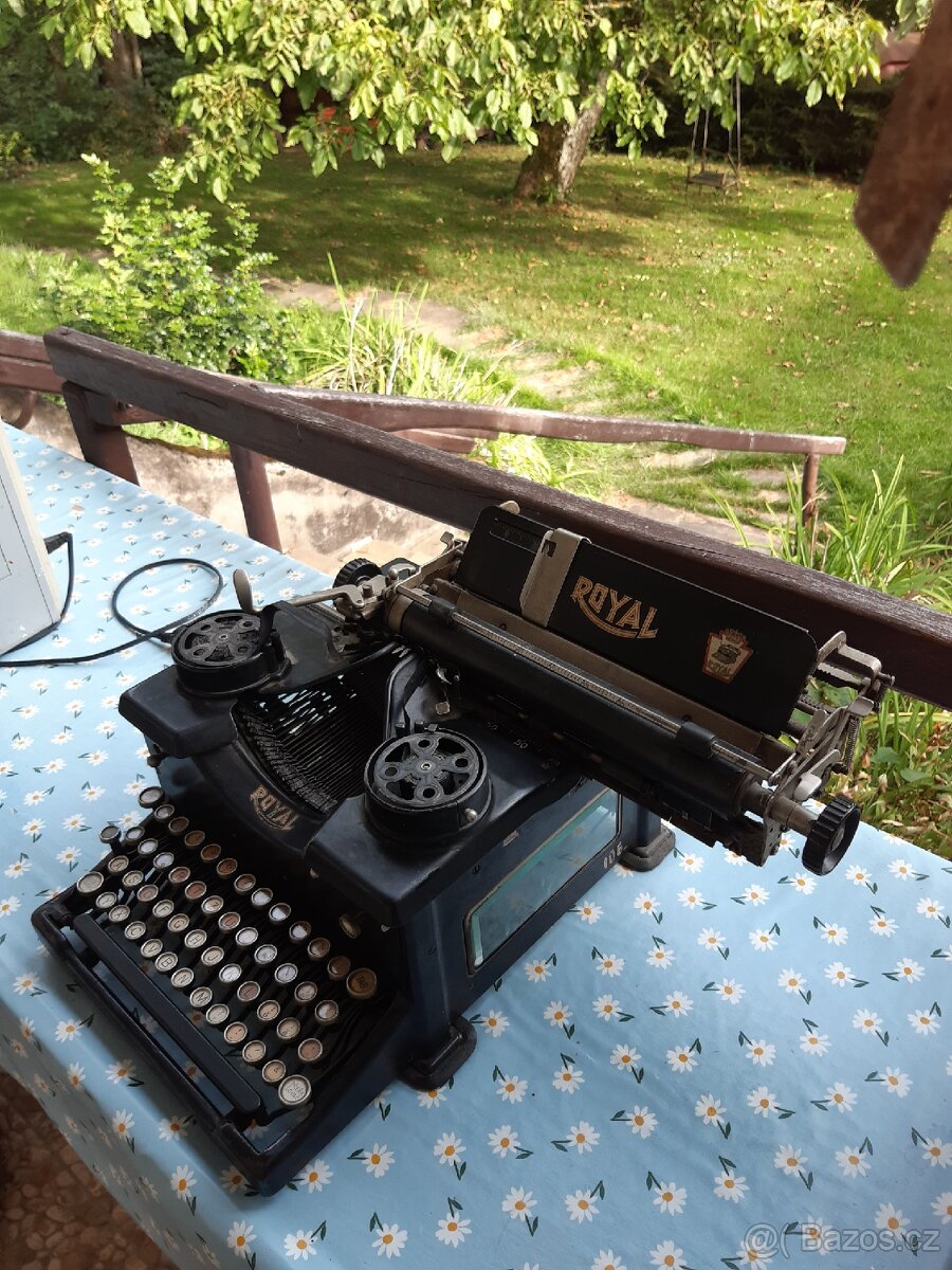 Starý psací stroj - 2