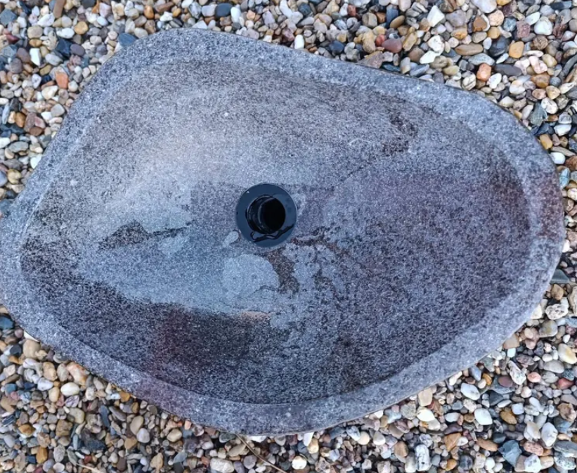 umyvadlo z říčního kamene - 2