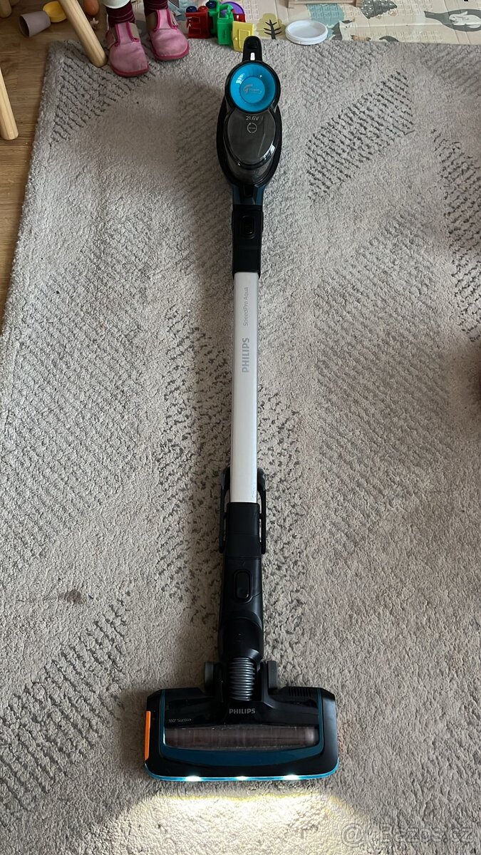 Tyčový vysavač Philips SpeedPro Aqua - 2