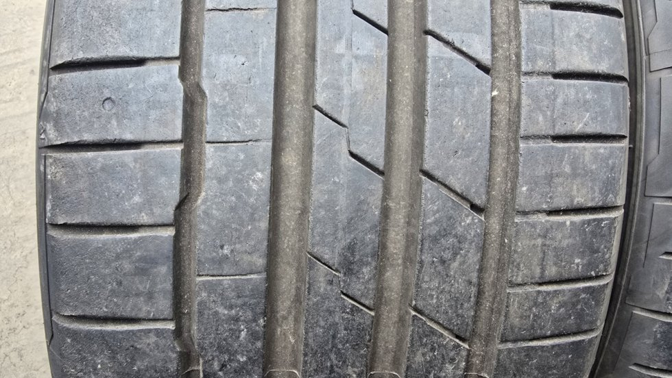 Letní pneu 235/35/19 Hankook - 2