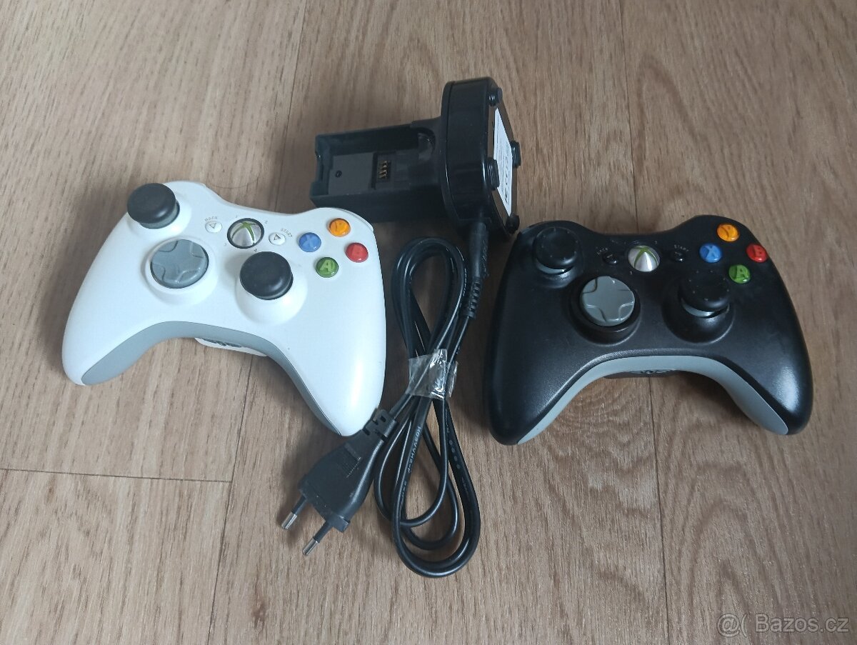 Xbox 360 s příslušenstvím - 2