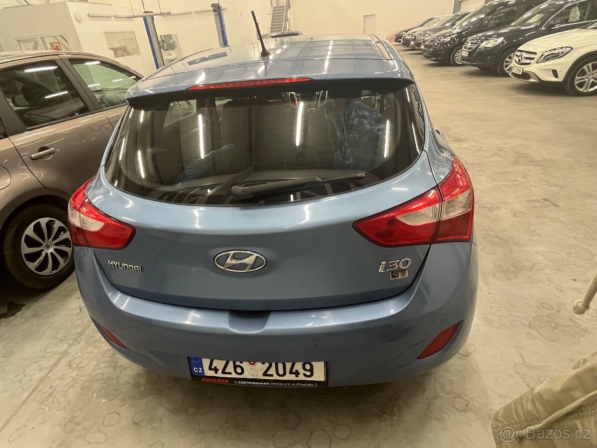 Hyundai i30 1,6i hatchback - 2