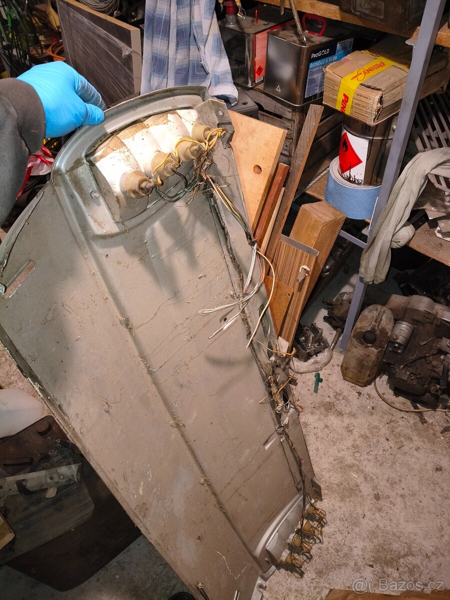 Zadní čelo Škoda 120 - 2